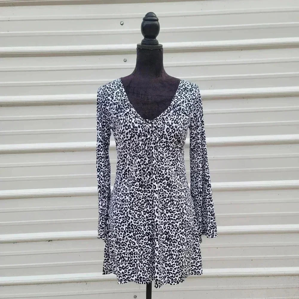 Michael Kors White Black Cheetah Leopard VNeck Tunic Shirt Stretch Bell Sleeve M
